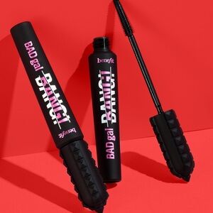Bad Gal voluminizing máscara ( Benefit)